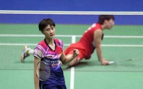 赛场背后的 赛场背后的